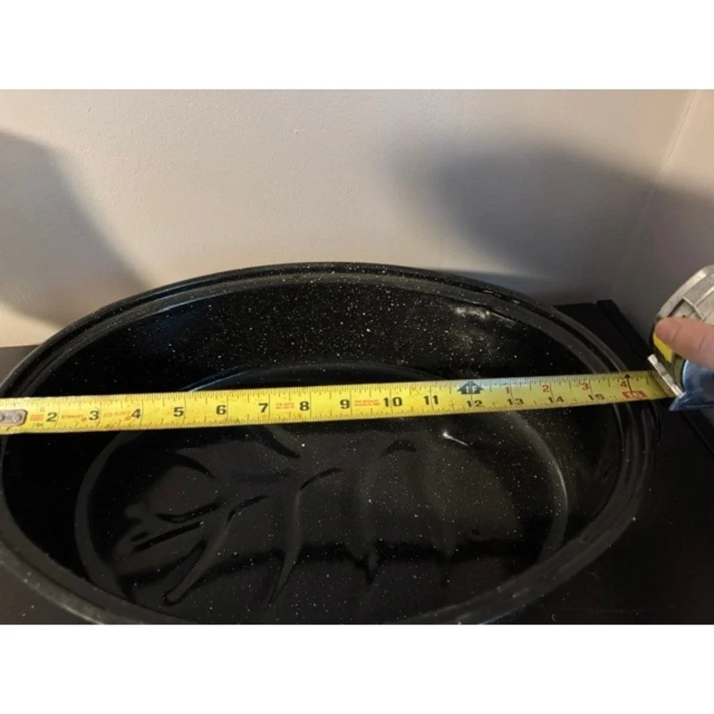 Granite Ware 15-inch oval roaster pan with a lid, speckled‎ black enamel finish.